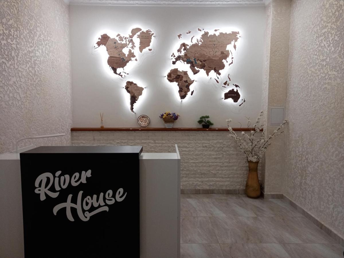 River House Готель Умань