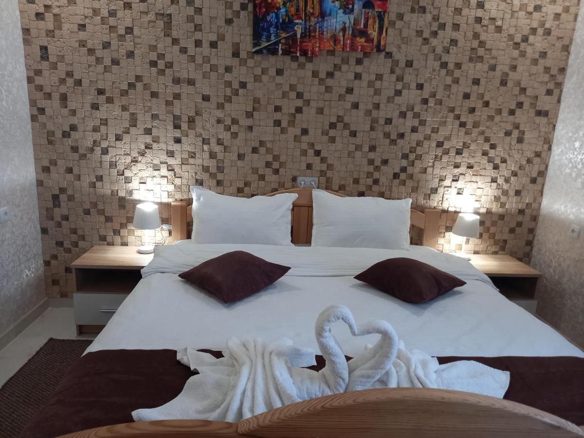 River House Готель Умань