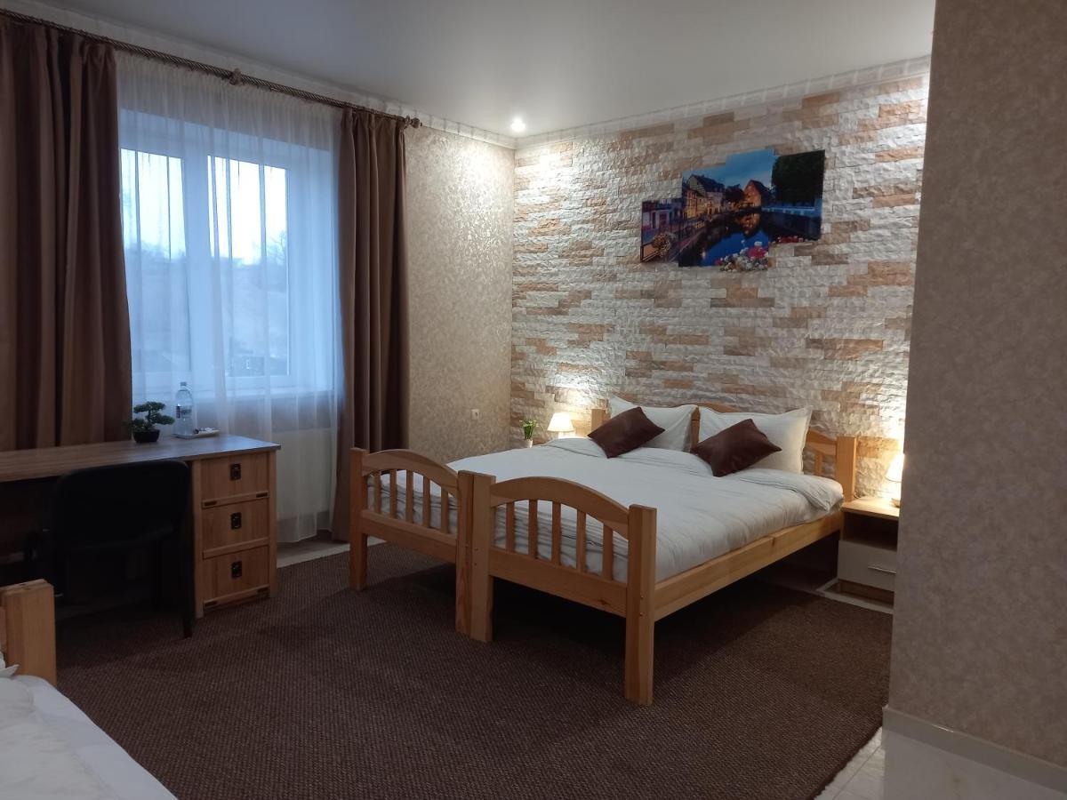 River House Готель Умань