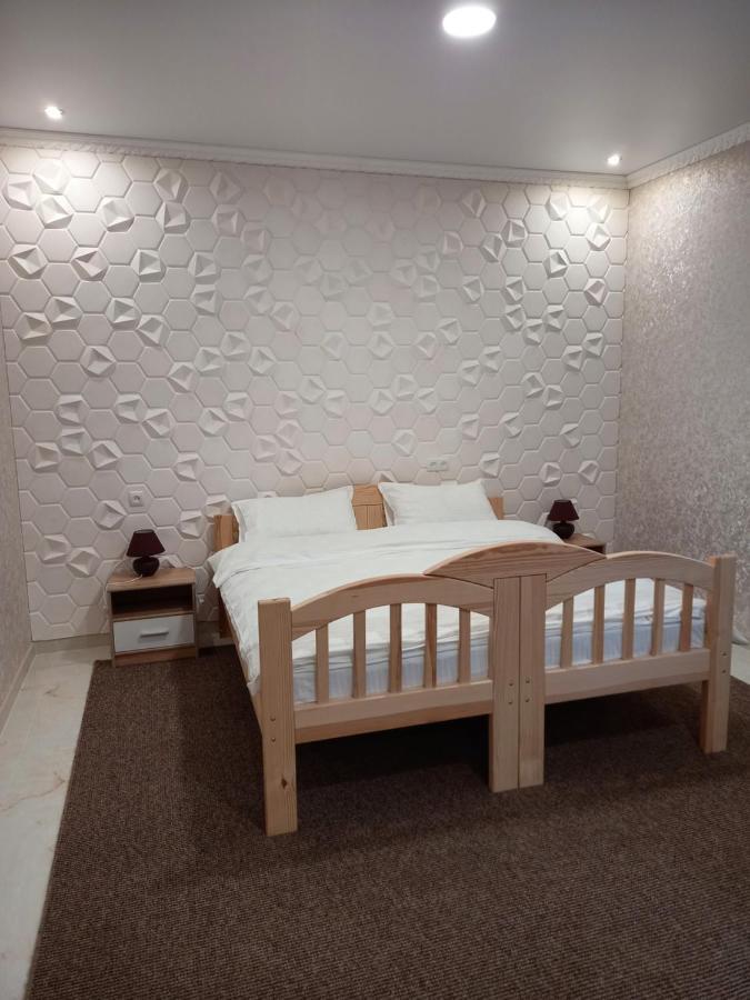 River House Готель Умань