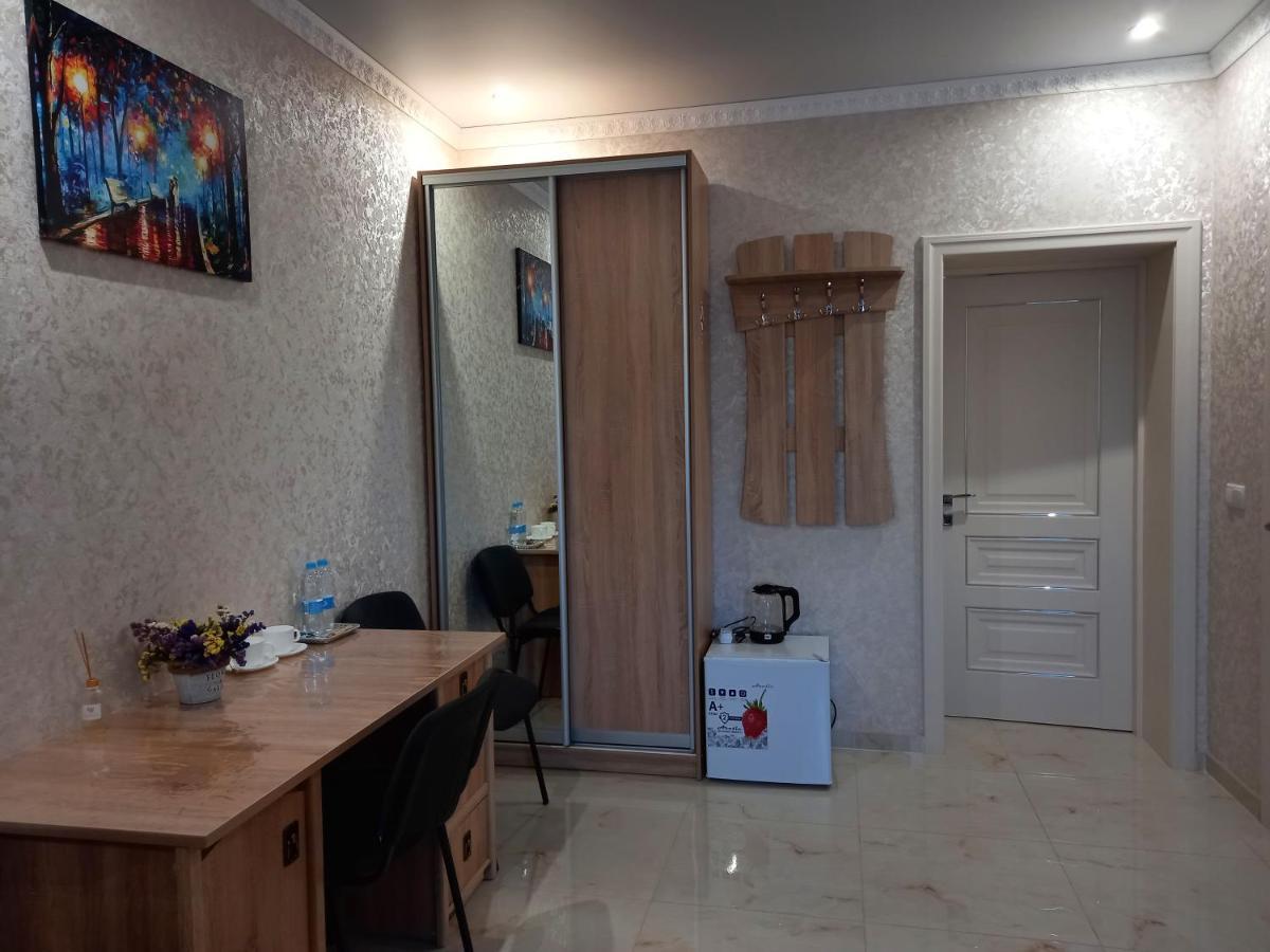 River House Готель *