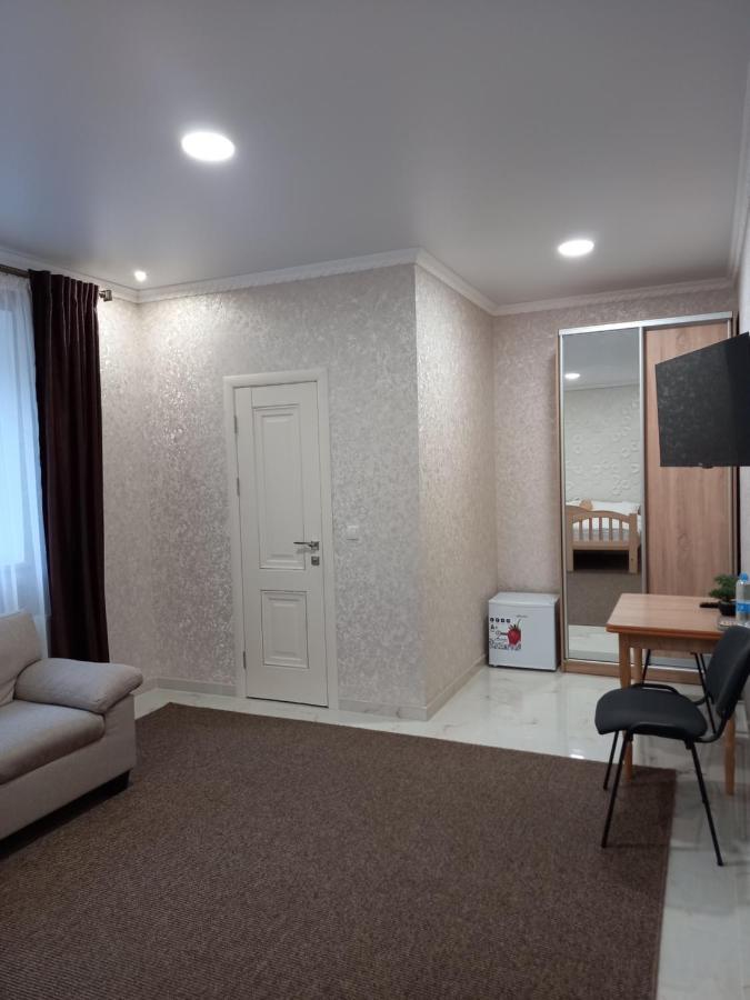 River House Готель Умань