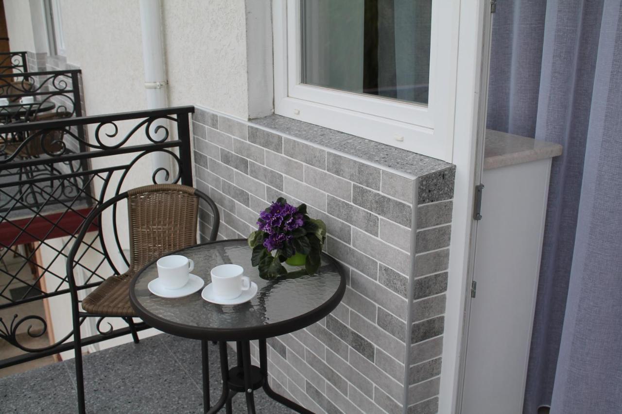 River House Готель